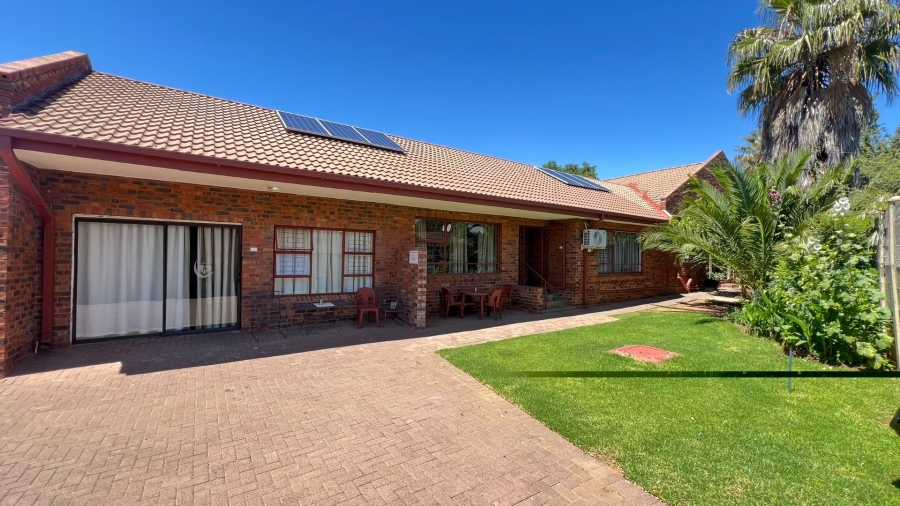 8 Bedroom Property for Sale in Pellissier Free State